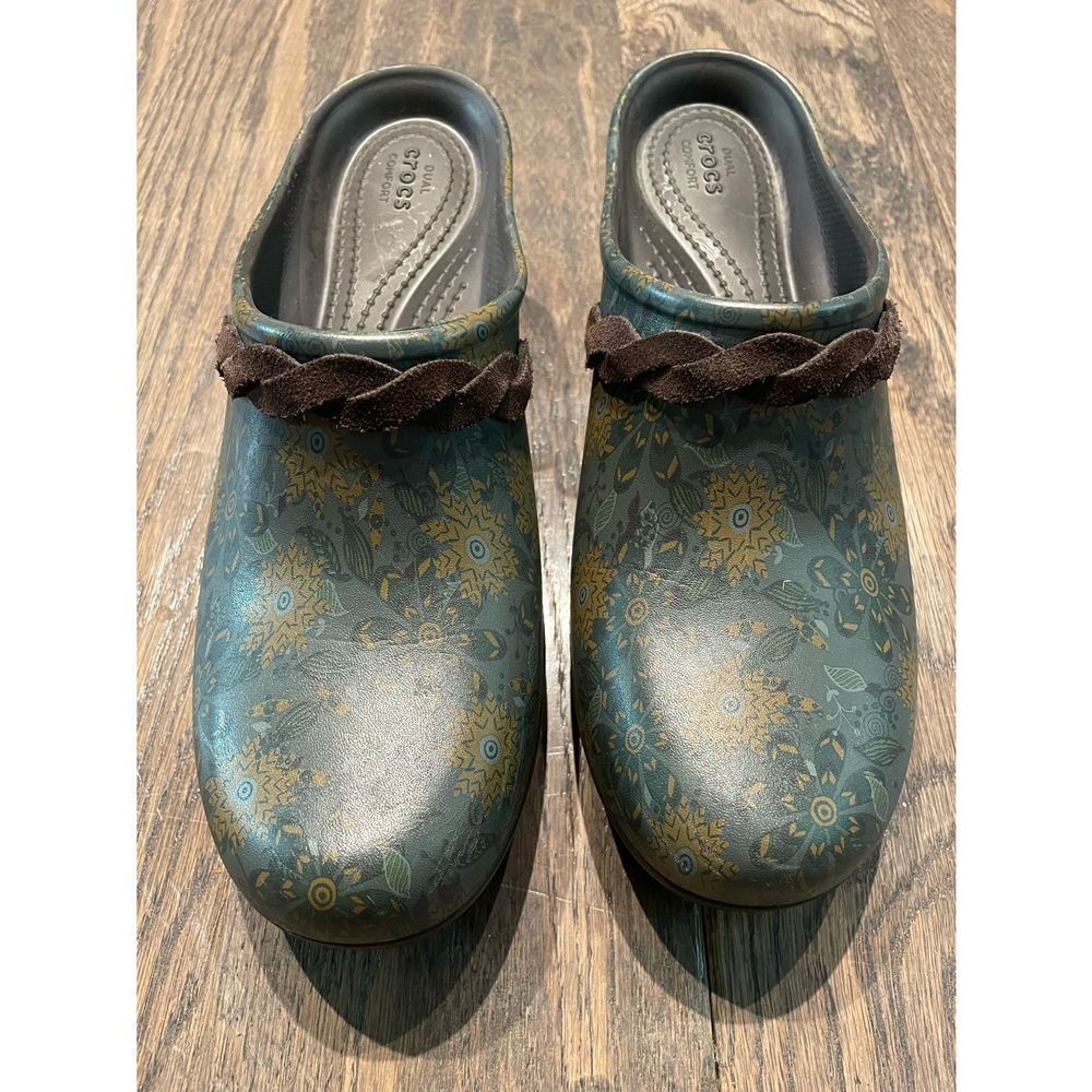 Crocs Sarah Floral Dual Comfort Chunky Heel
